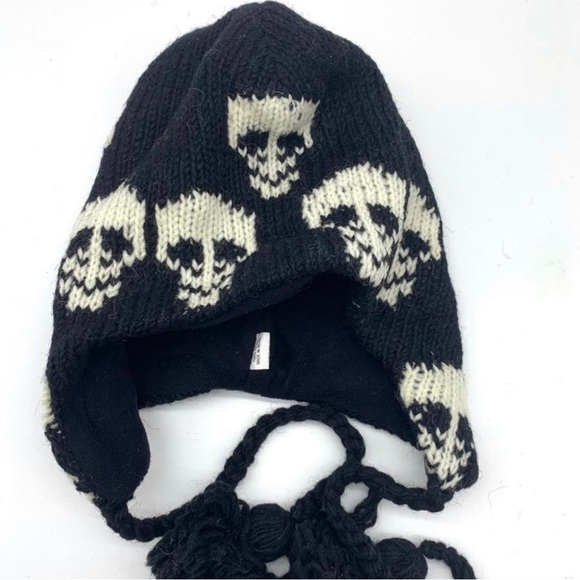 Skull Wool Beanie - Picture 4 of 10